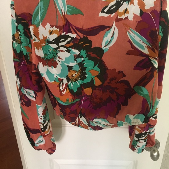 Ali & Jay Floral Off the Shoulder Top - Picture 3 of 4